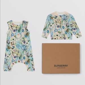 Burberry Floral Print Wool Two-piece Baby Gift Set